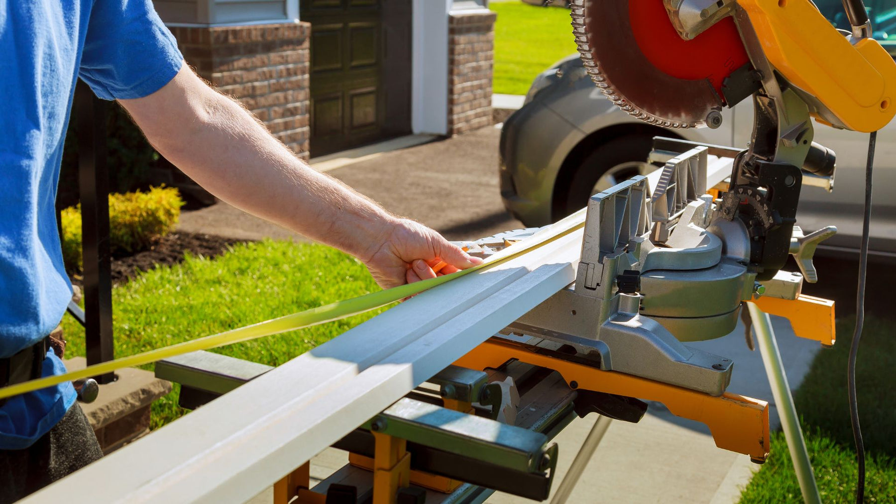cutting crown moulding
